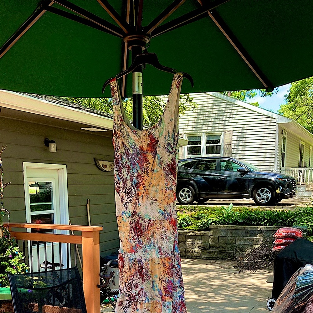 Colorful Sleeveless Maxi Dress that is a 6 but fits like an 8/10.